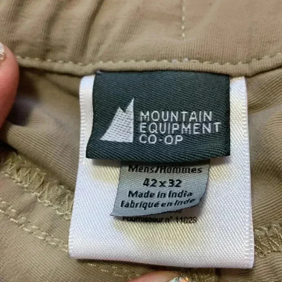 MEC menās  hiking pants, converts to shorts, great over a base layer, 4 season - Picture 5 of 7